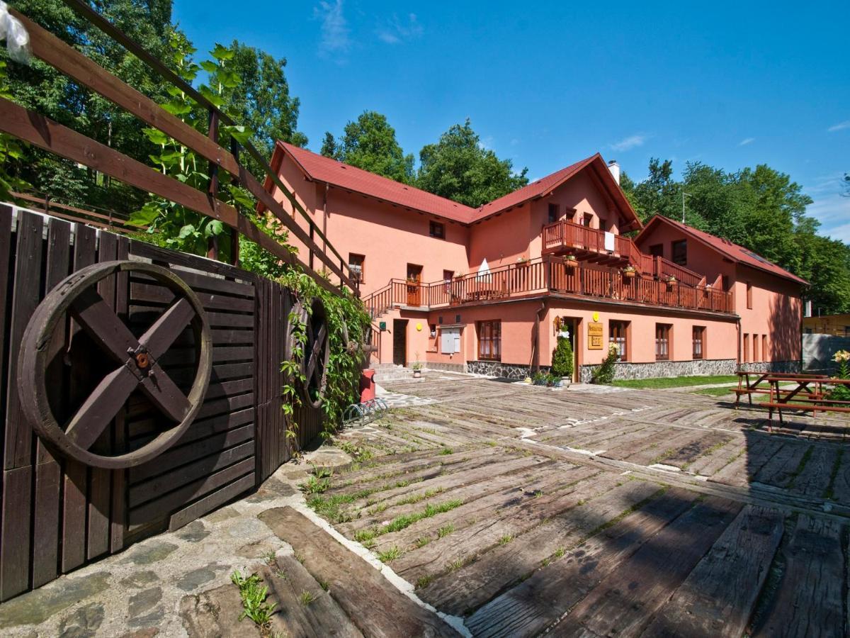Liškův Mlýn Orlická přehrada Hotel Milesov Exterior foto