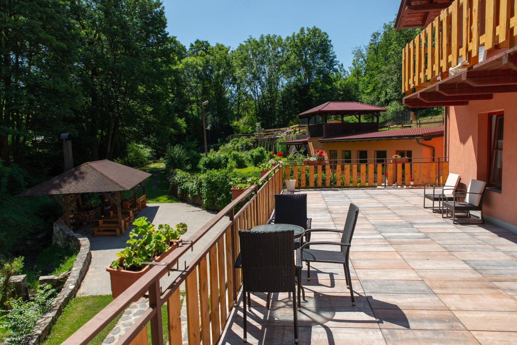 Liškův Mlýn Orlická přehrada Hotel Milesov Exterior foto